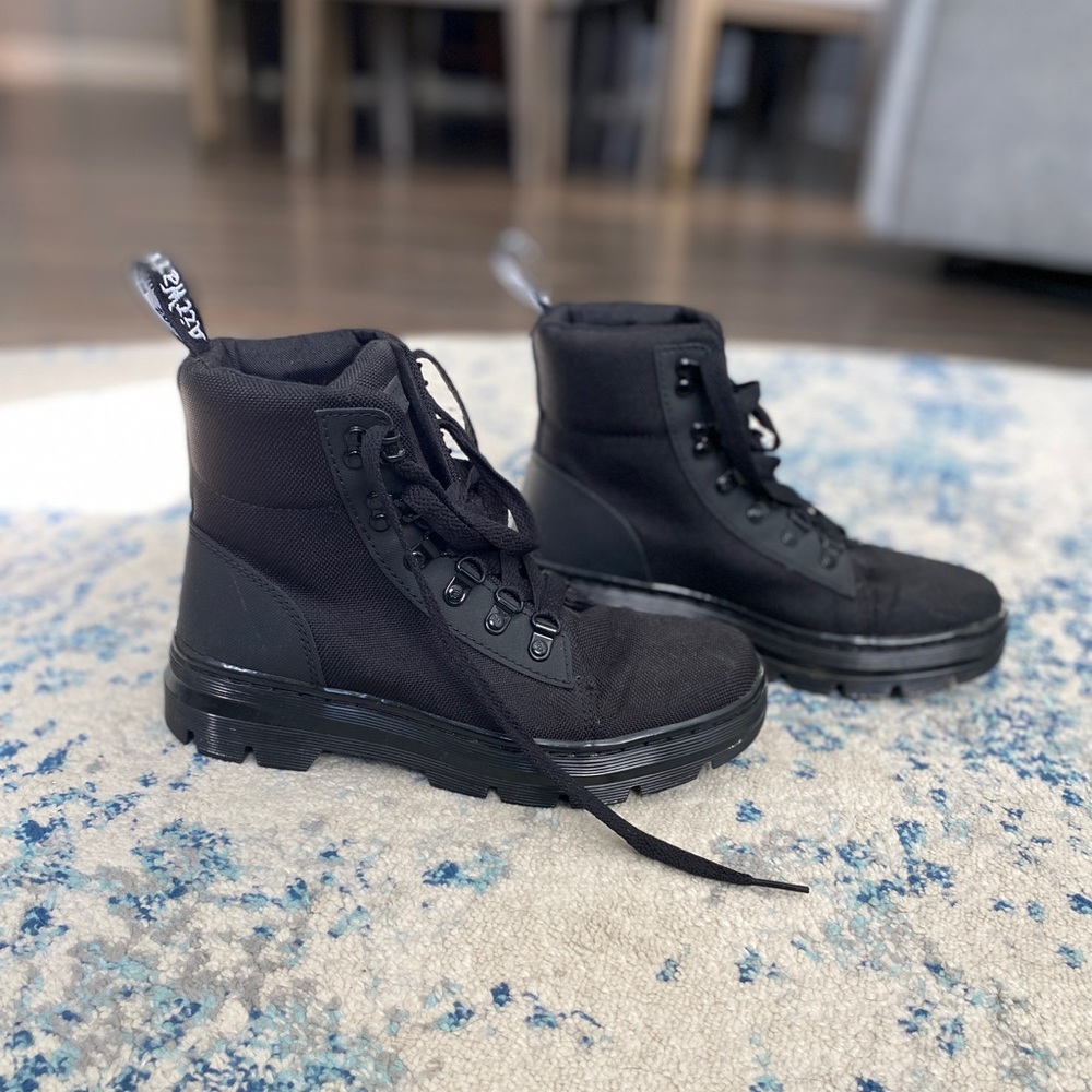 Dr. Martens Women's Casual Fashion Boot, Size 6